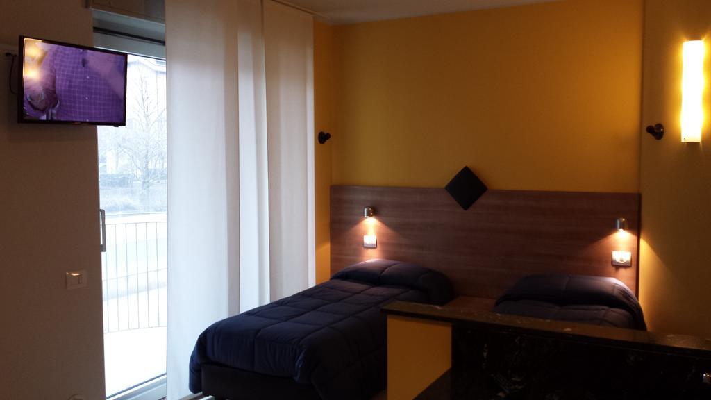 Residence Luna Di Monza Cameră foto