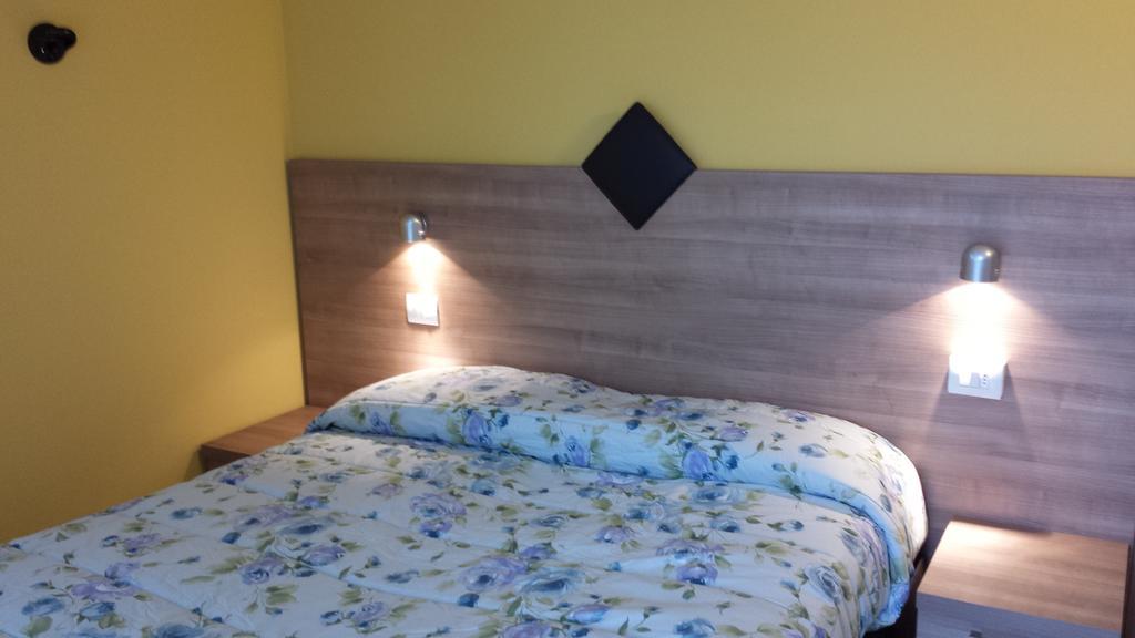 Residence Luna Di Monza Cameră foto